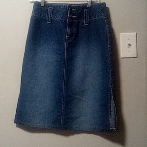 STEPHEN HARDY Squeeze ladies blue denim skirt. Size 5/6.